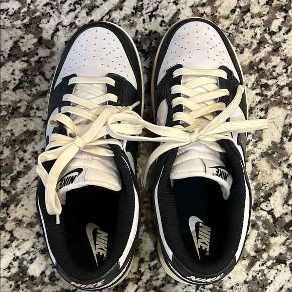 Nike Dunk Black and White Athletic Shoes Women’s Size 9 worn once - Picture 3 of 8